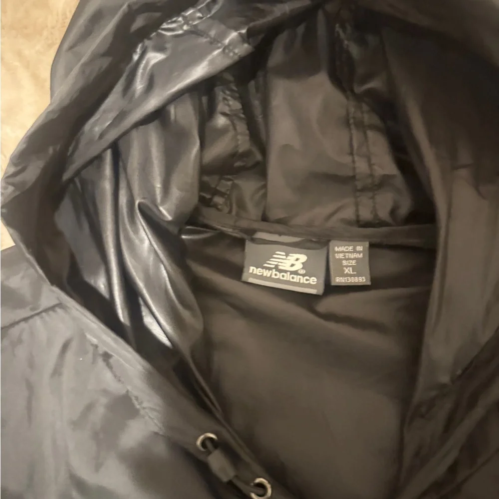 New Balance Black Utility Jacket with Hood and Water-Resistant Fabric - Picture 7 of 14